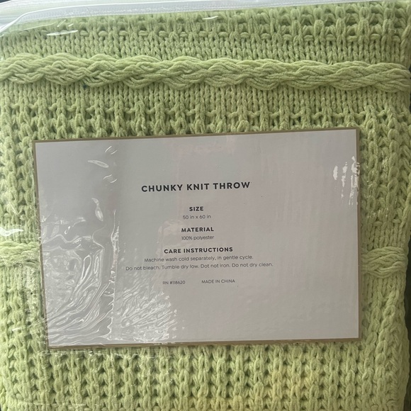 Emryn House Chunky Knit Throw, 50” x 60”, fern green - Picture 2 of 7